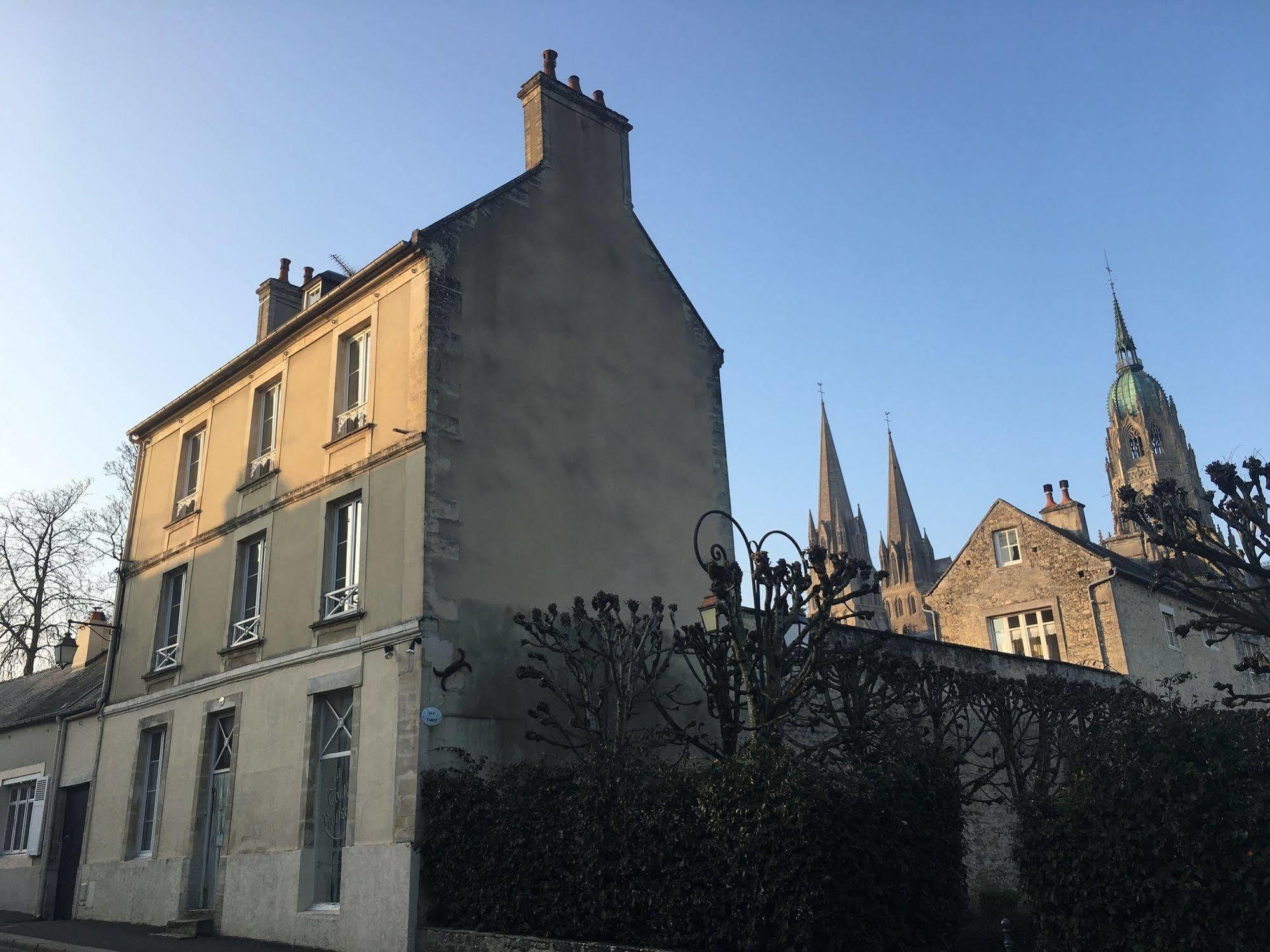 La Tour Louise Bayeux Exterior foto