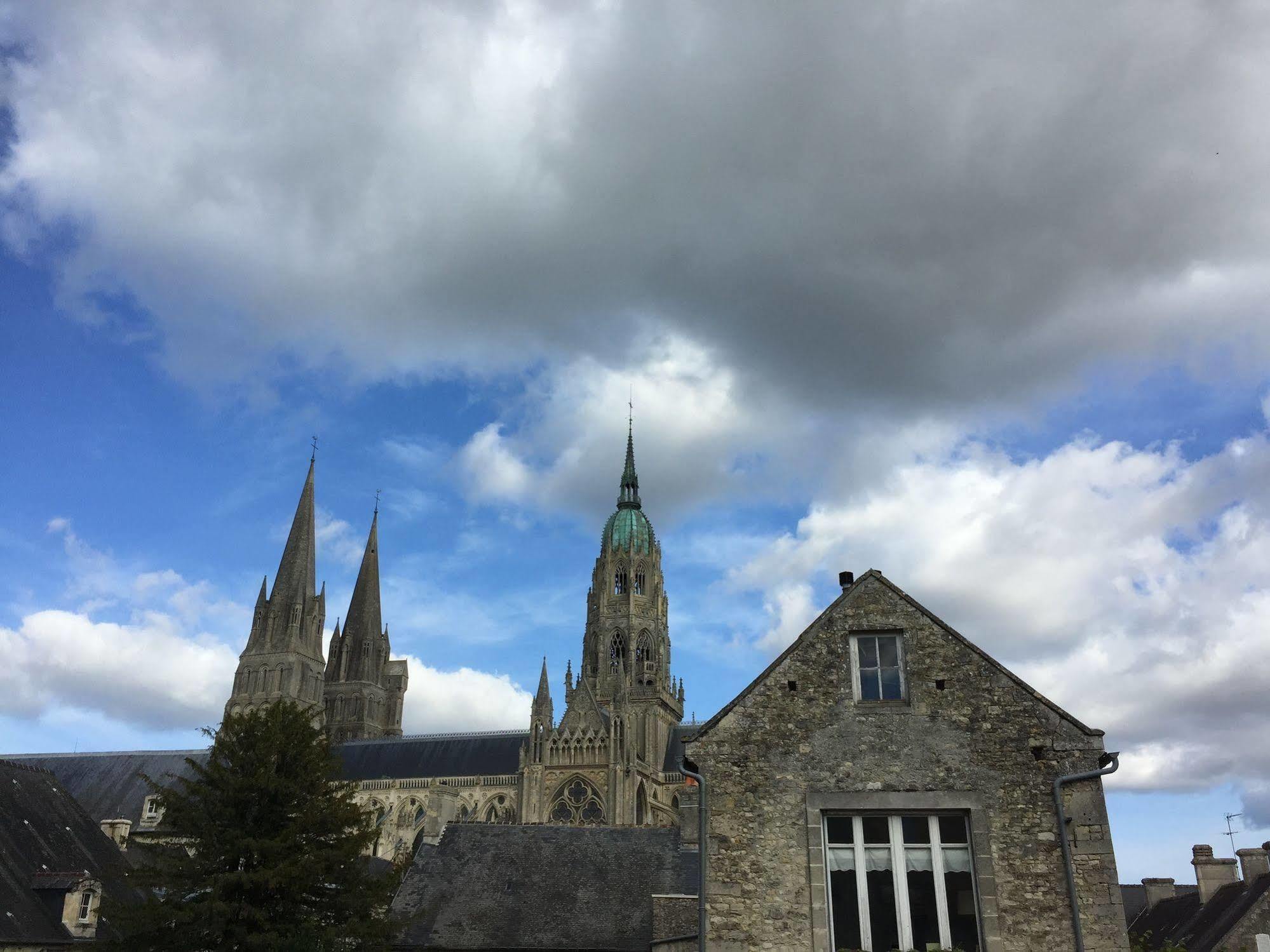 La Tour Louise Bayeux Exterior foto